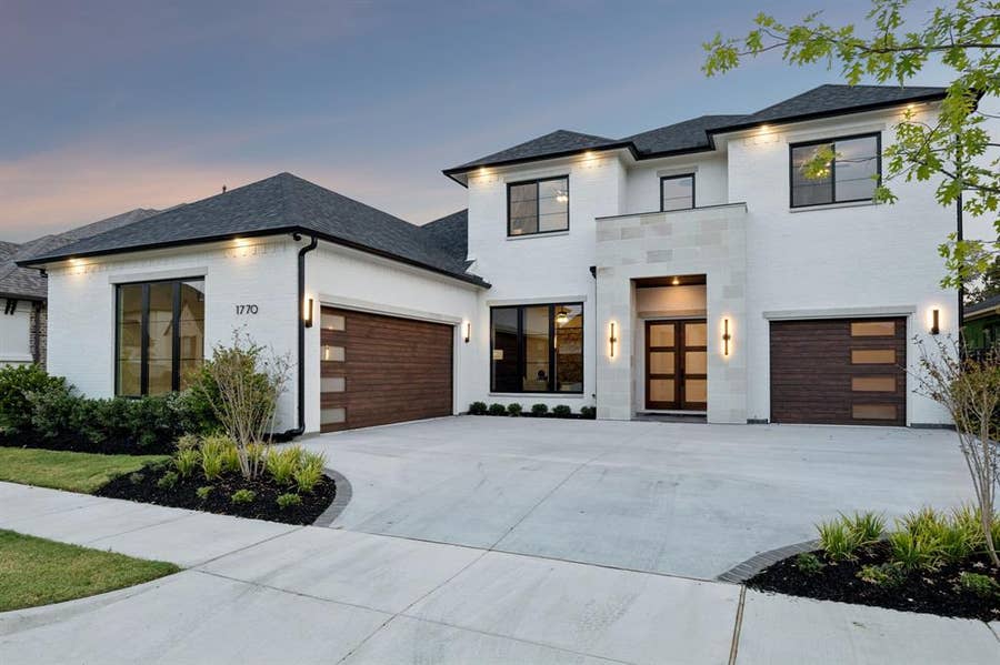 Property photo for 1770 Coopers Hawk Drive, Arlington, TX