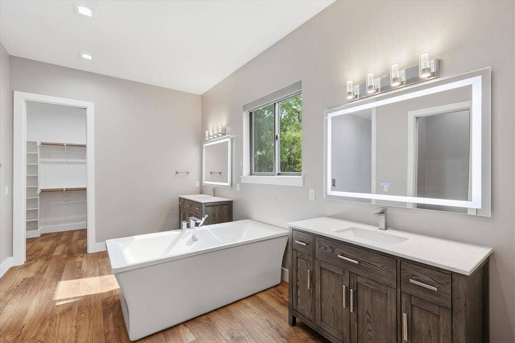 211 Shahan Drive, Shady Shores, TX 76208 211 Shahan Drive, Shady Shores, TX 76208