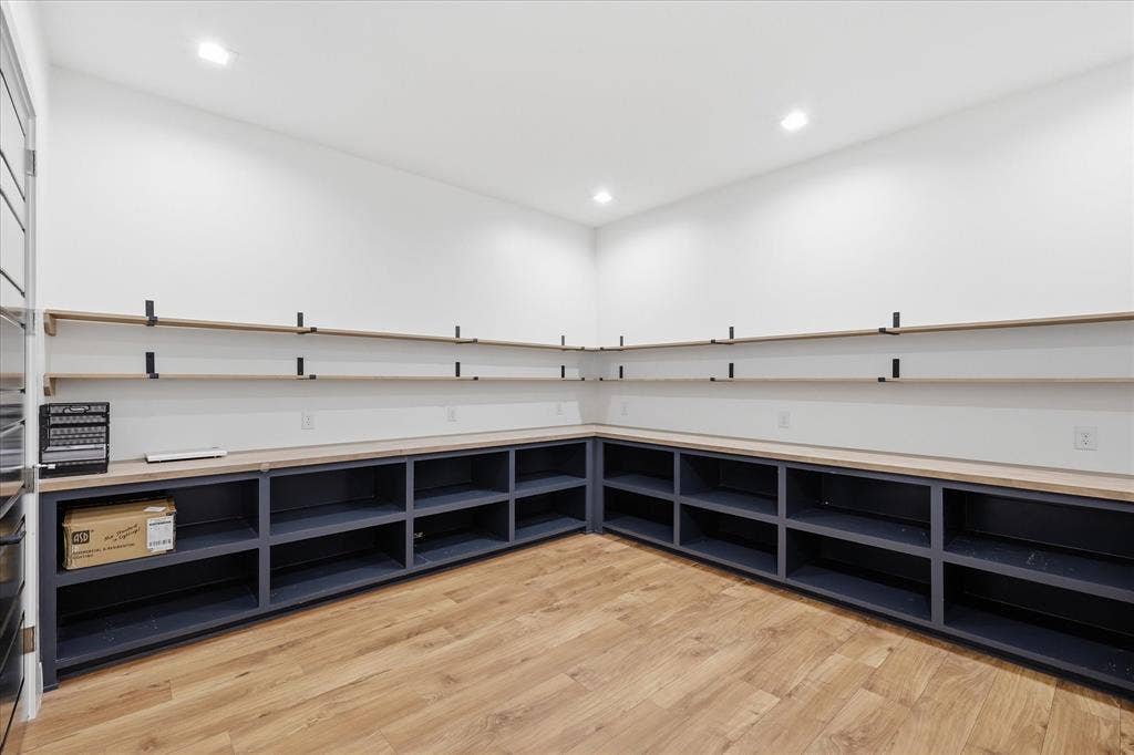 211 Shahan Drive, Shady Shores, TX 76208 Huge pantry room