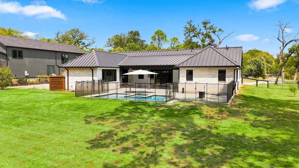 211 Shahan Drive, Shady Shores, TX 76208 211 Shahan Drive, Shady Shores, TX 76208