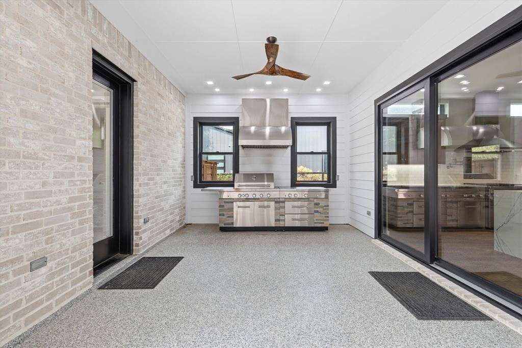 211 Shahan Drive, Shady Shores, TX 76208 Outdoor kitchen