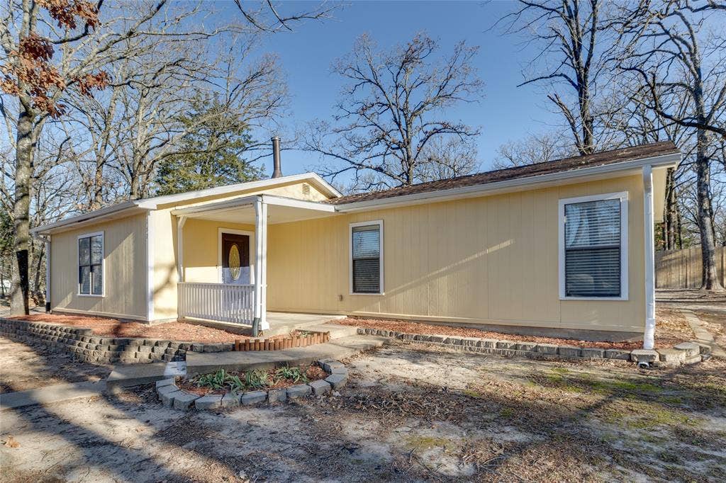157 Harbor Drive, Gun Barrel City, TX 75156 View of front of house featuring covered porch