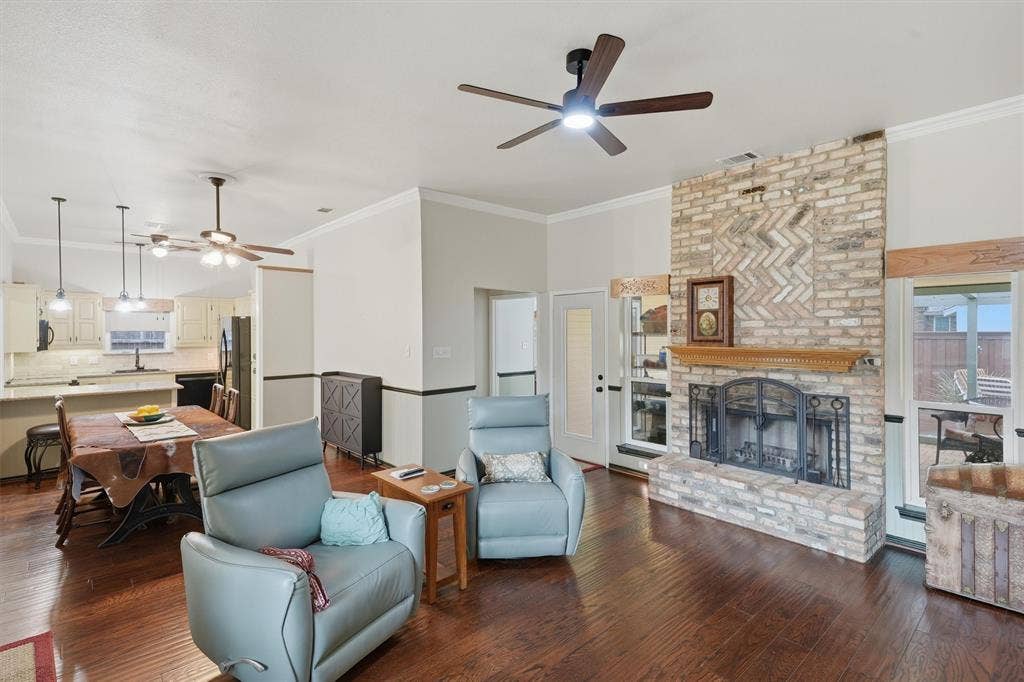 215 Morene Avenue, Waxahachie, TX 75165