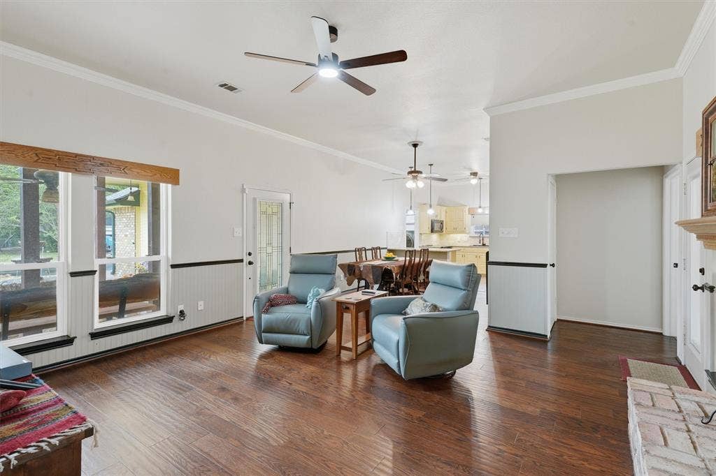 215 Morene Avenue, Waxahachie, TX 75165