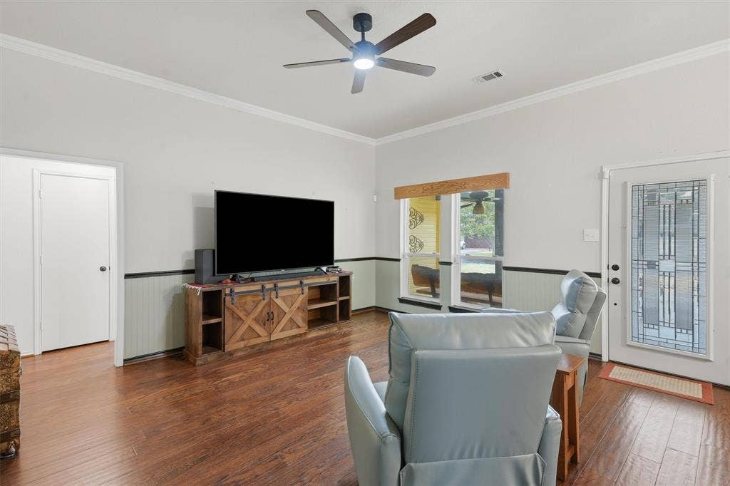 215 Morene Avenue, Waxahachie, TX 75165