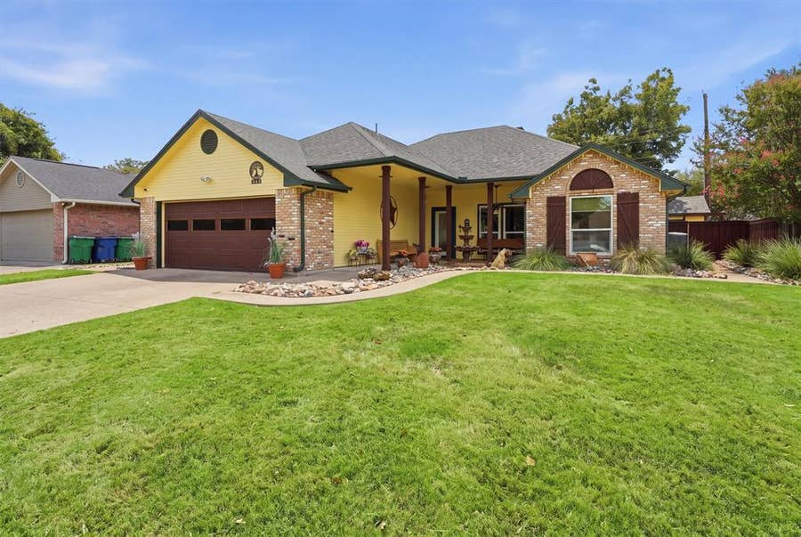 Property photo for 215 Morene Avenue, Waxahachie, TX