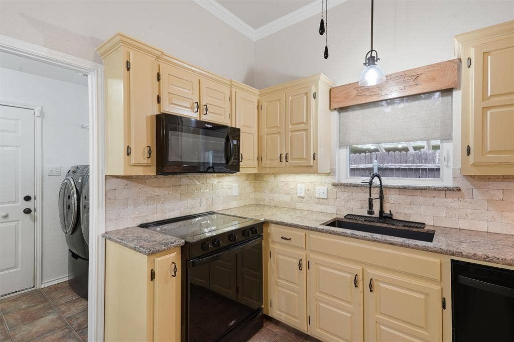 215 Morene Avenue, Waxahachie, TX 75165