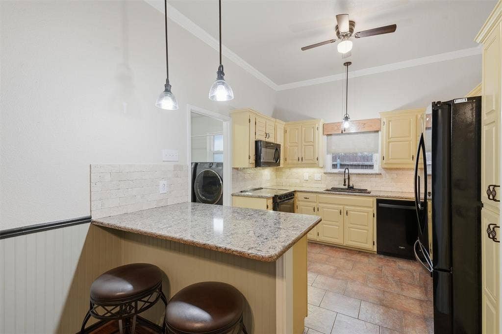 215 Morene Avenue, Waxahachie, TX 75165