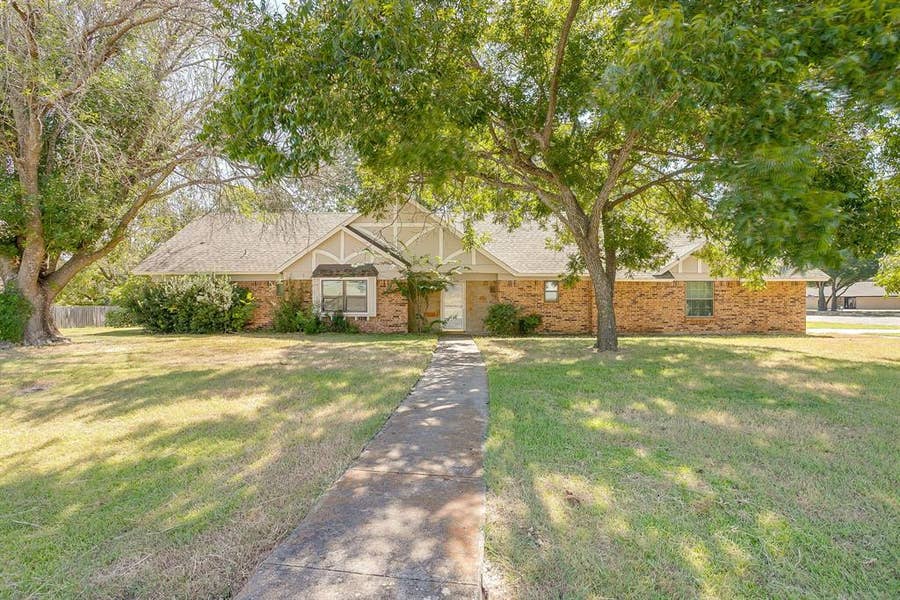 Property photo for 400 Mountain Valley Boulevard, Joshua, TX
