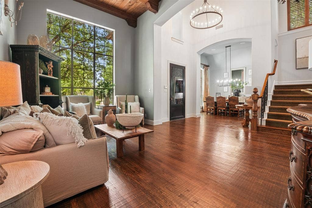 1712 Singletree Court, McKinney, TX 75072 Dramatic entry introduces soaring ceilings, hand-scraped hardwood floors and custom architectural detail.