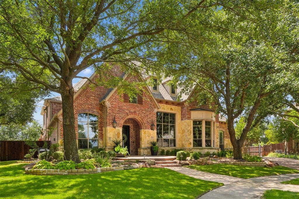 1712 Singletree Court, McKinney, TX 75072 Custom Sanders home at 1712 Singletree on a half-acre cul-de-sac lot in Tanglewood of Stonebridge Ranch.