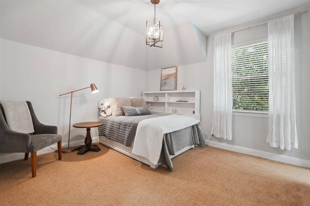 1712 Singletree Court, McKinney, TX 75072 Additional upstairs bedroom 3 offers generous proportions and flexible use.