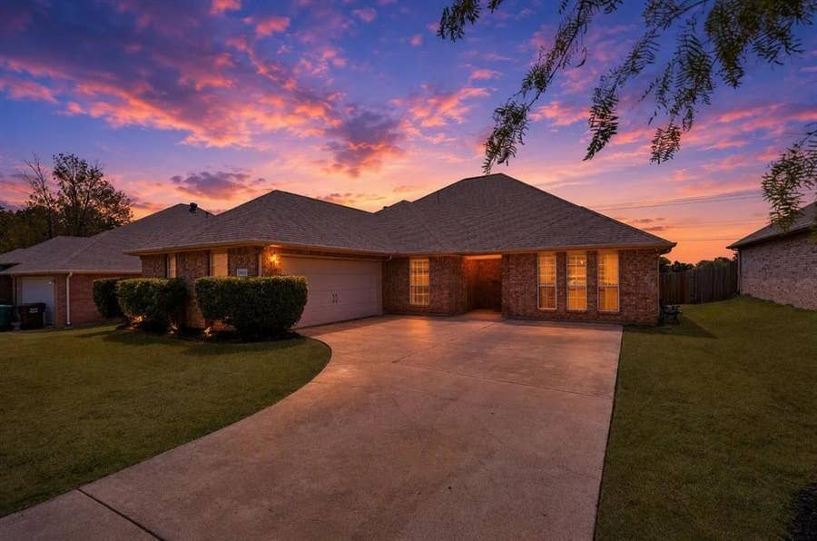 Property photo for 1800 Buena Vista Drive, Denton, TX
