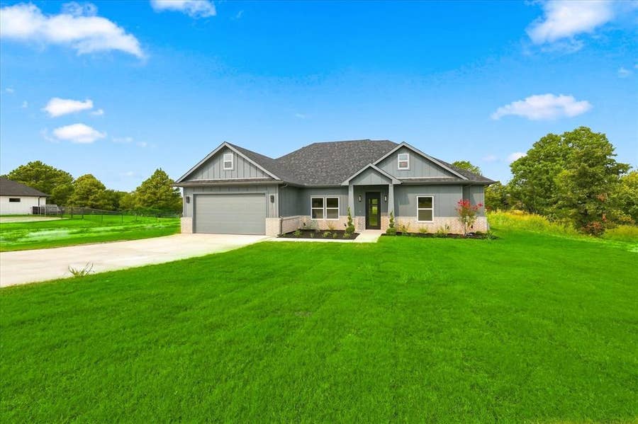 Property photo for 133 CR 4865, Azle, TX