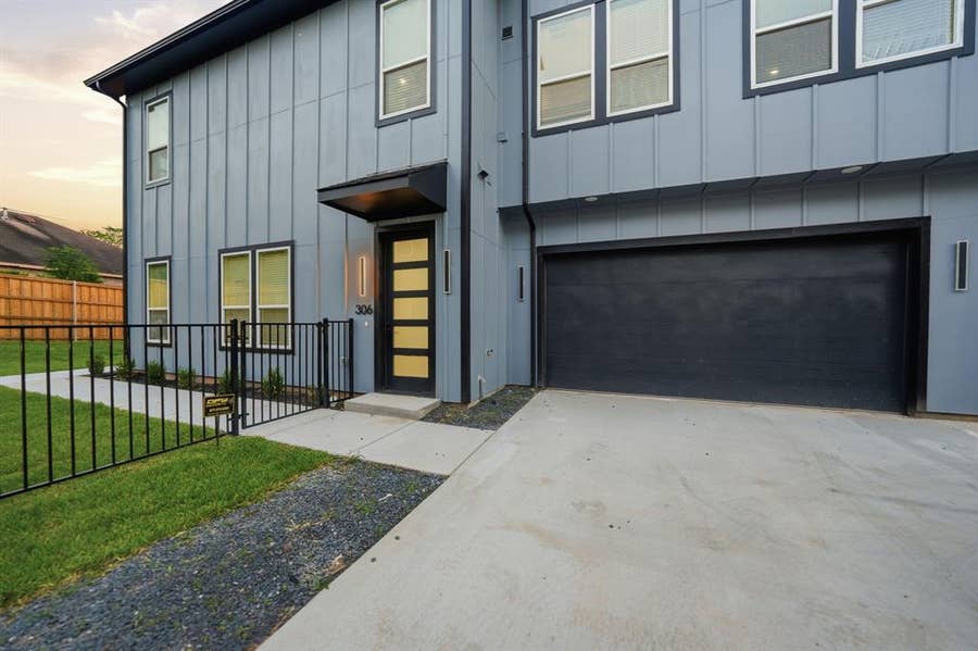 Property photo for 310 E 7th Street, Dallas, TX