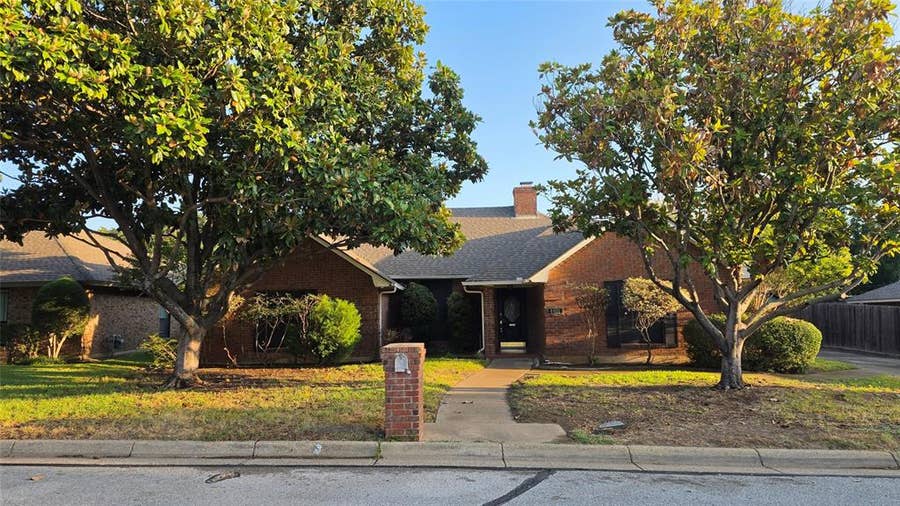 Property photo for 4401 Waycross Drive, Arlington, TX