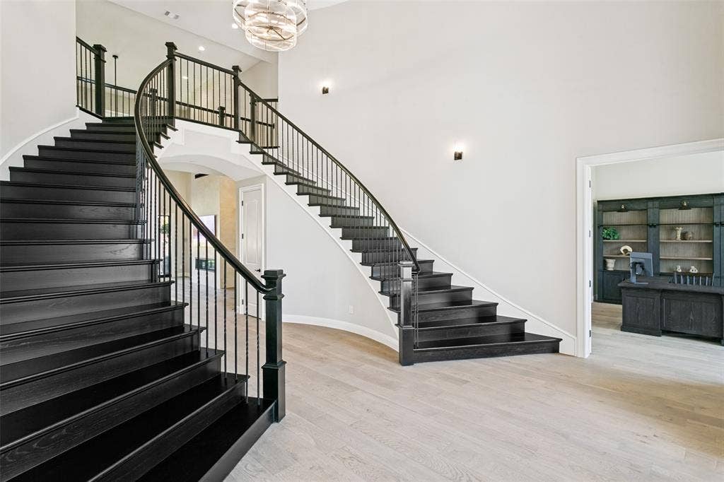 1021 Williams Lane, Copper Canyon, TX 75077 Dramatic Foyer to Welcome Your Guests.