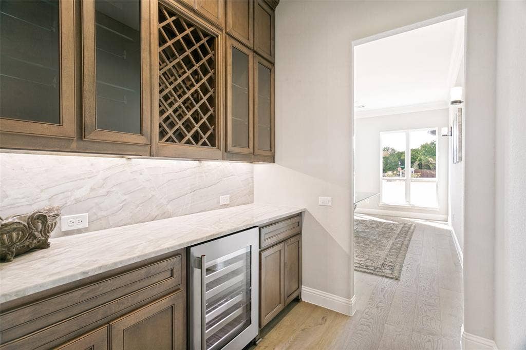 1021 Williams Lane, Copper Canyon, TX 75077 Butler's Pantry.