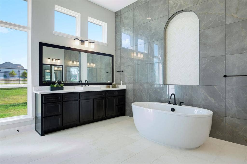 1021 Williams Lane, Copper Canyon, TX 75077 Primary Bath w/Dual Vanities & An Elegant Bathtub.