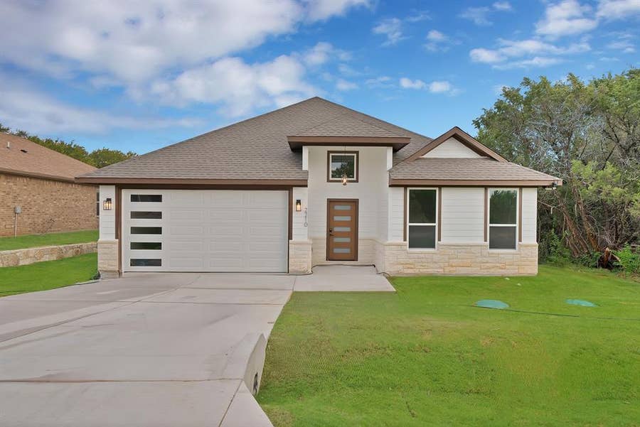 Property photo for 2210 San Saba Court, Granbury, TX