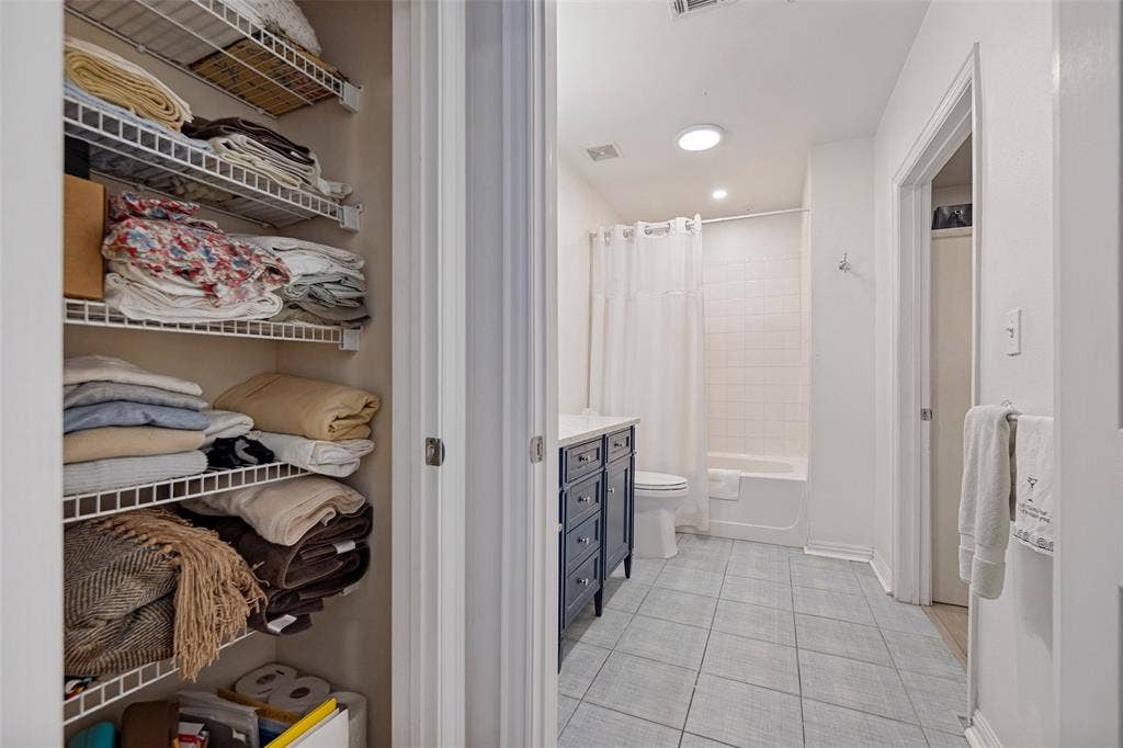 2305 Worthington Street, #104, Dallas, TX 75204 Linen closet & oversized master closet with custom closet system.