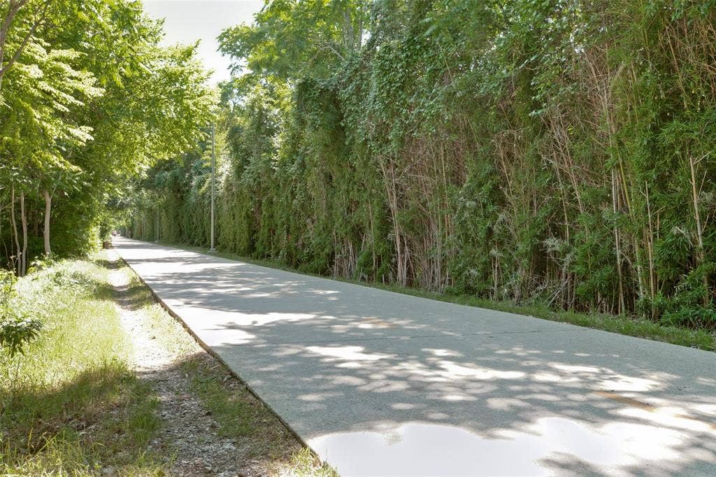2305 Worthington Street, #104, Dallas, TX 75204 Close to the Katy Trail for walking or biking!