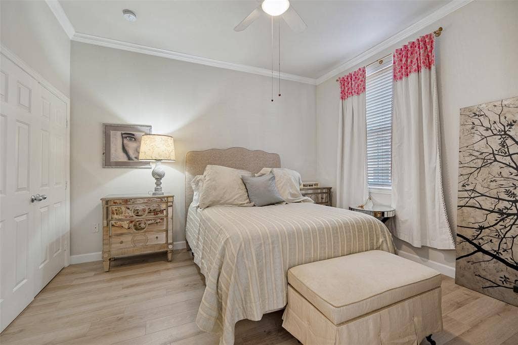 2305 Worthington Street, #104, Dallas, TX 75204 Stylish primary master bedroom!