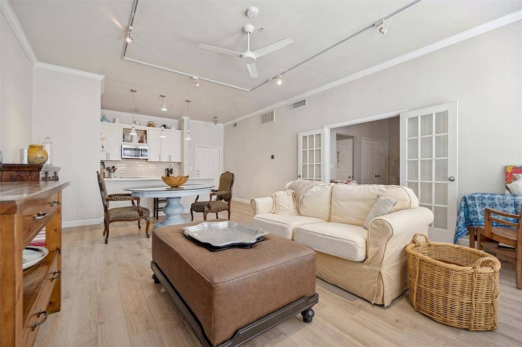 2305 Worthington Street, #104, Dallas, TX 75204 Lots of space to enjoy this Uptown lilfestyle!