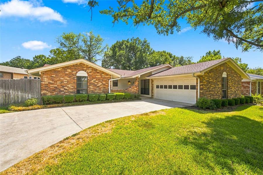 Property photo for 820 E Windsor Drive, Denton, TX