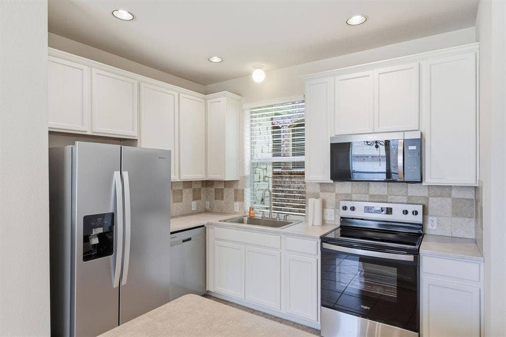 7449 Danbridge Lane, Frisco, TX 75035 Clean and full of new appliances (July 2026) for the new tenant. Fridge stays!
