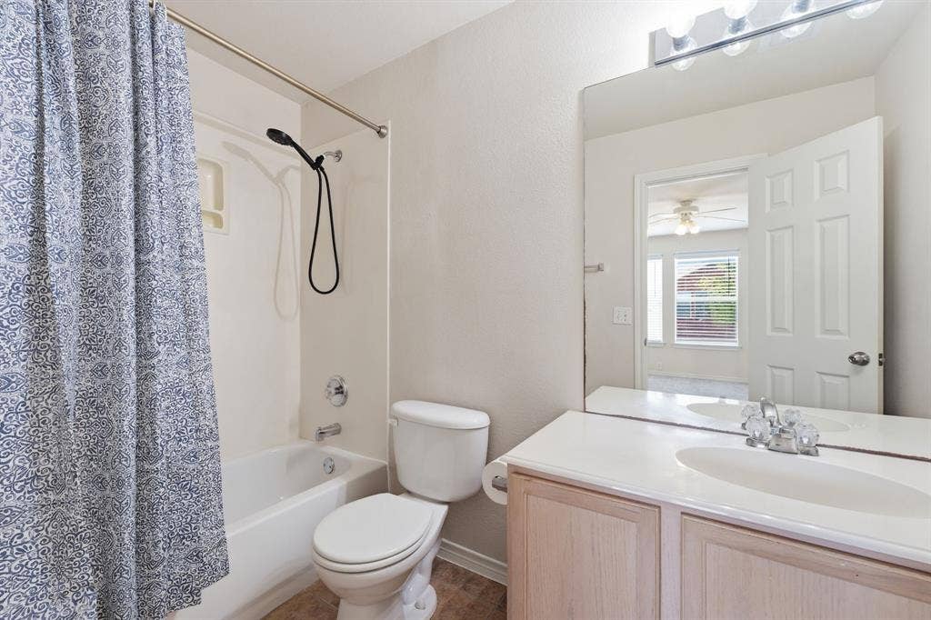 7449 Danbridge Lane, Frisco, TX 75035 Private full bath conveniently located within the primary suite