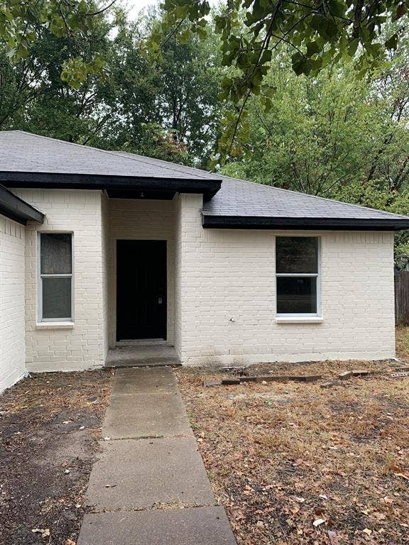 120 Plumthicket Lane, Trinidad, TX 75163 Brick exterior with a white finish, dark roof shingles, and a concrete walkway
