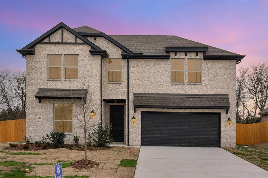 Property photo for 1019 Ella Drive, DeSoto, TX