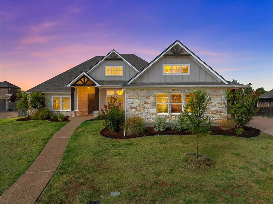 Property photo for 324 Stone Manor Drive, McGregor, TX
