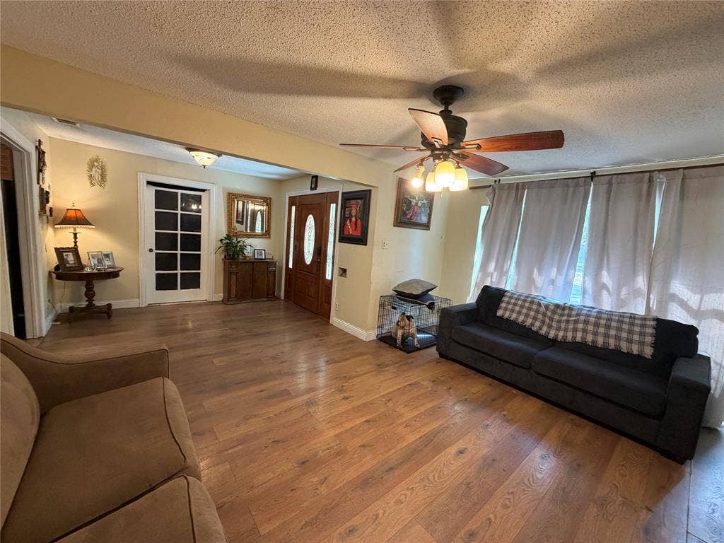 1333 Springlake Drive, Dallas, TX 75217 1333 Springlake Drive, Dallas, TX 75217