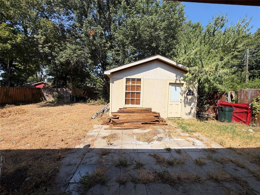 1333 Springlake Drive, Dallas, TX 75217 Detached building great for shop, storage or hobby.