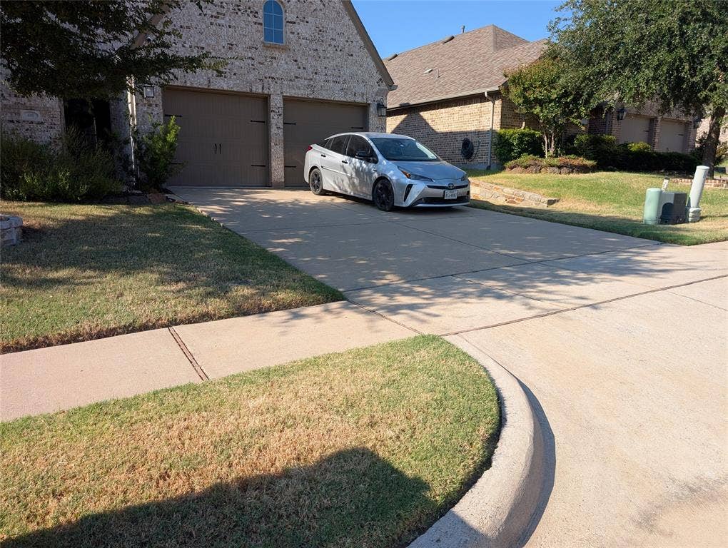 400 Village Creek Drive, McKinney, TX 75071 Look at how many cars you can park in the driveway!