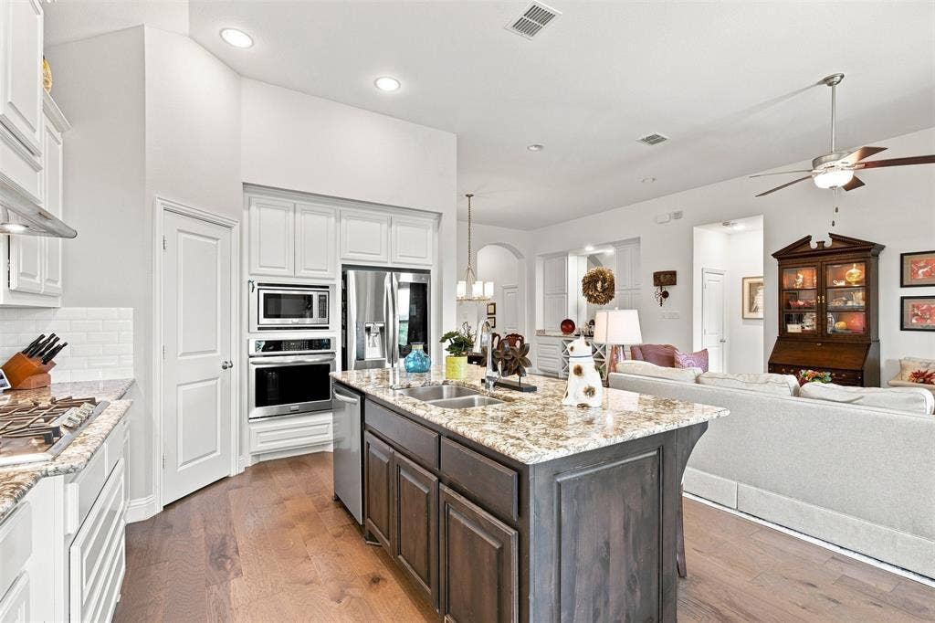 400 Village Creek Drive, McKinney, TX 75071 400 Village Creek Drive, McKinney, TX 75071