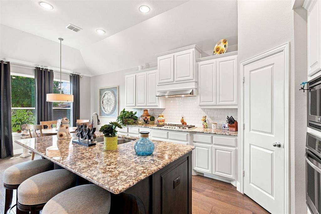 400 Village Creek Drive, McKinney, TX 75071 400 Village Creek Drive, McKinney, TX 75071