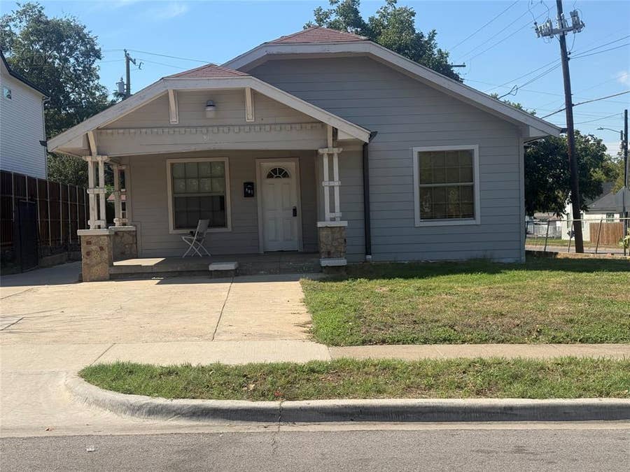 Property photo for 801 Mount Auburn Avenue, Dallas, TX
