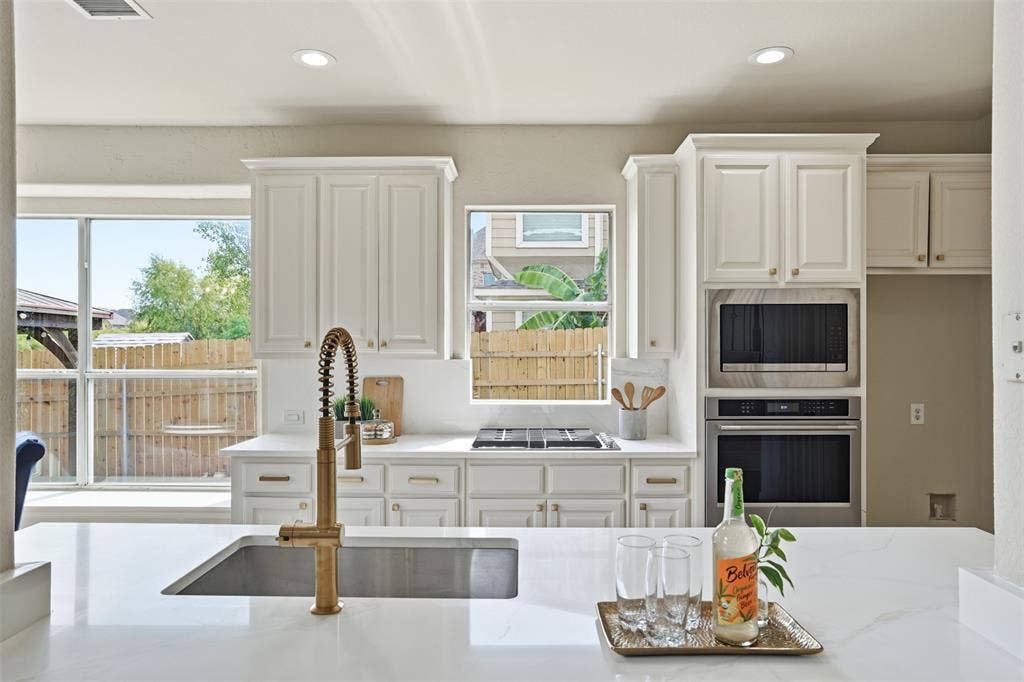 1315 Valley Vista Drive, Irving, TX 75063 1315 Valley Vista Drive, Irving, TX 75063