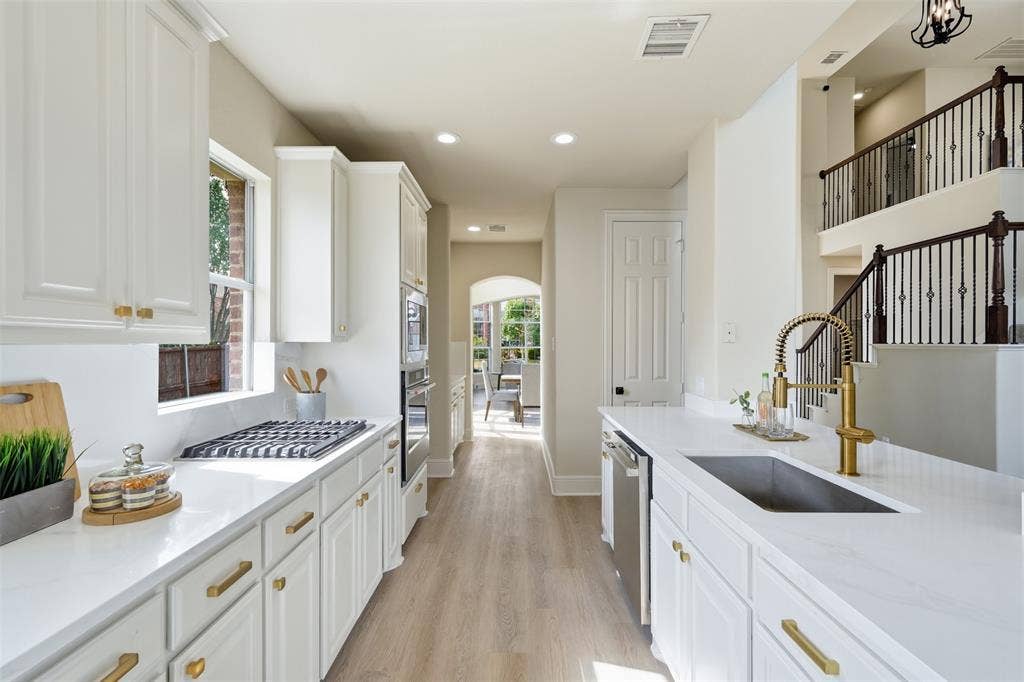 1315 Valley Vista Drive, Irving, TX 75063 1315 Valley Vista Drive, Irving, TX 75063
