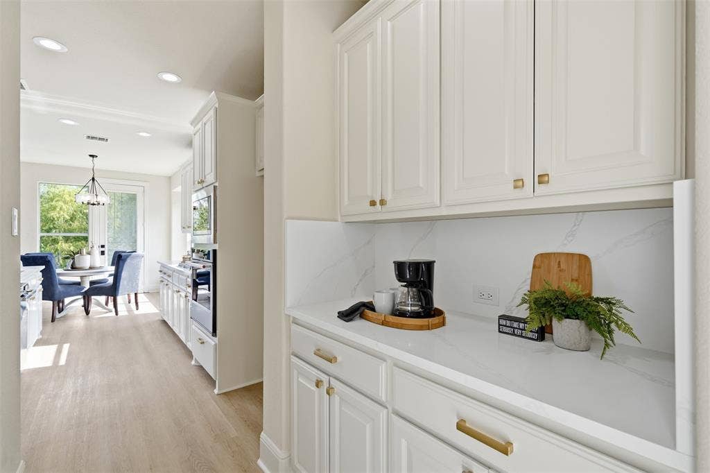 1315 Valley Vista Drive, Irving, TX 75063 1315 Valley Vista Drive, Irving, TX 75063