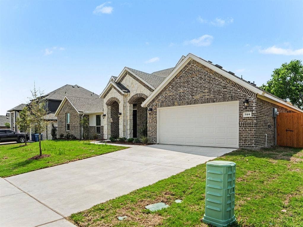 706 Alaina Drive, DeSoto, TX 75115