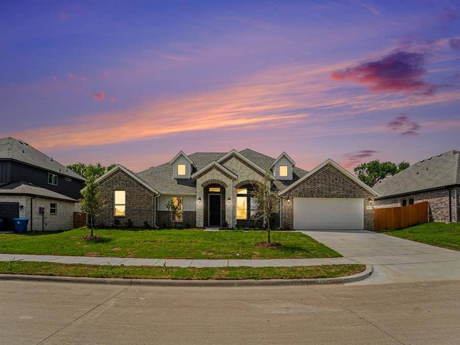 Property photo for 706 Alaina Drive, DeSoto, TX