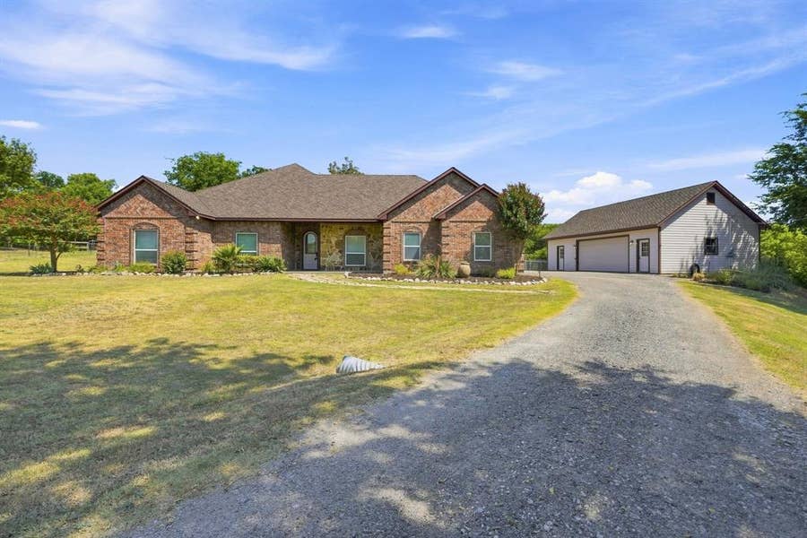 Property photo for 1000 Ridgeway Court, Lowry Crossing, TX