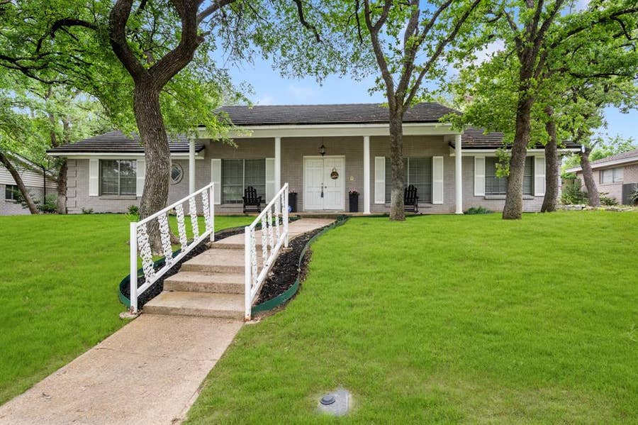 Property photo for 1804 W Cedar Elm Drive, Arlington, TX