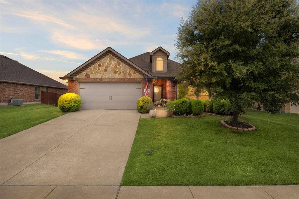 2189 Liriope Lane, Waxahachie, TX 75165 MAJOR UPDATES COMPLETE!!