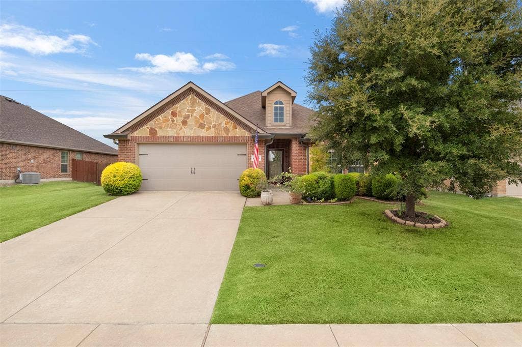 2189 Liriope Lane, Waxahachie, TX 75165 Well-maintained curb appeal introduces this 3-bedroom, 2-bath home in The Arbor at Willow Grove, with mature landscaping, a 2-car garage and a storm impact-shingle roof installed approximately 1.5 years ago.