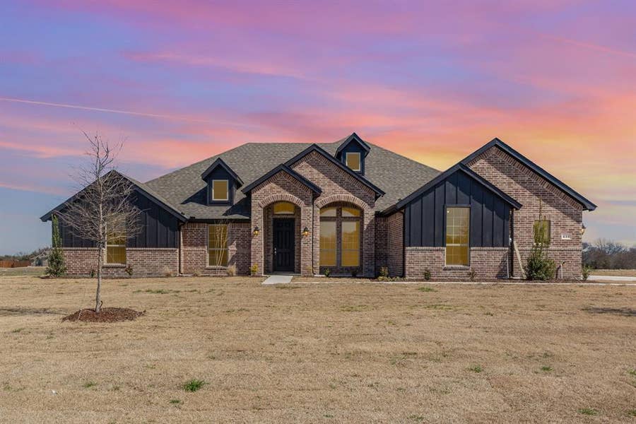 Property photo for 720 Candace Drive, DeSoto, TX